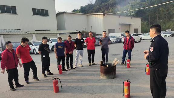 宏展封箱膠帶廠家開展消防實戰(zhàn)應(yīng)急演練，防患未然，保障安全生產(chǎn)
